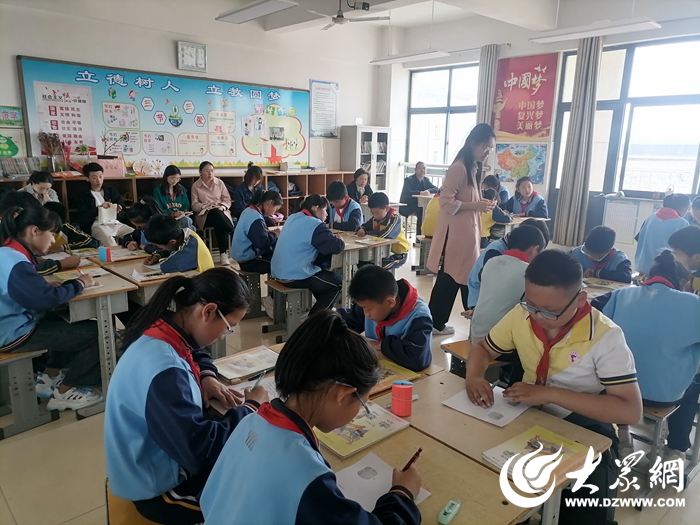 深入课堂细把脉 驻校教研促成长——泰山区教研员深入岳麓小学蹲点教研